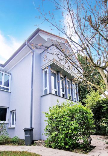 Panoramablick & Platzwunder: ca. 285m² Architektenhaus (Energie B), Einliegerwohnung & Praxis-Loft – ELW (EG 1) Zugang
