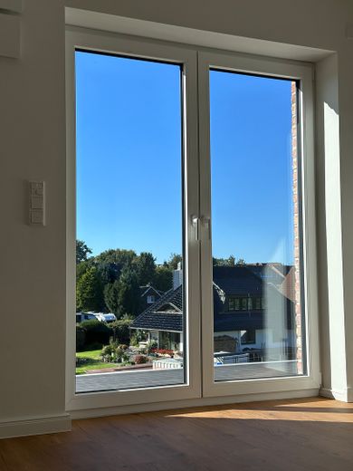 Prima occupazione – Moderno appartamento mansardato secondo lo standard KfW-40 – Blick aus Wohn-/Esszimmer