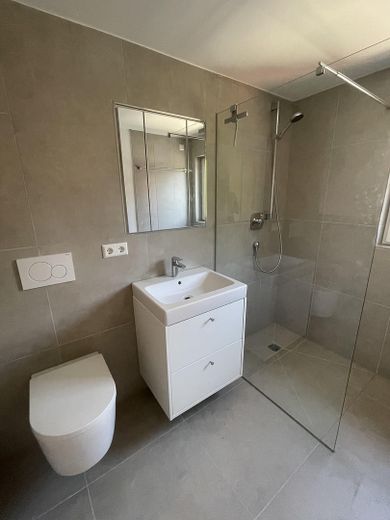 Ludwigsburg-Hoheneck’te ankastre mutfak ve garajlı, modernize edilmiş 2 odalı daire – Foto 2