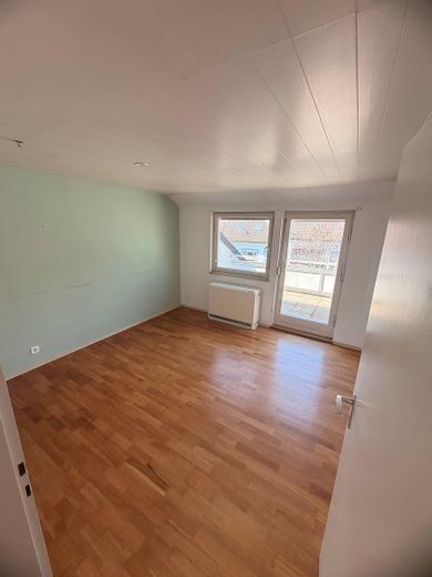 Stuttgart-Büsnau’nun en iyi konumunda çok yönlü çok aileli ev! Hemen taşınmaya hazır ve komisyonsuz! – DG - Zimmer 1
