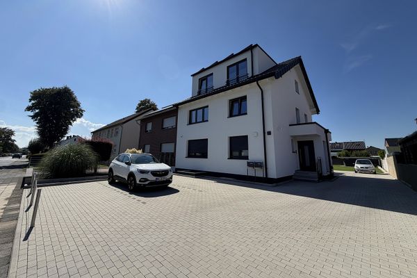Premium 3-Zimmer-Maisonette-Wohnung mit offener Wohn-Ess-Küche, Dachterrasse & Fußbodenheizung
