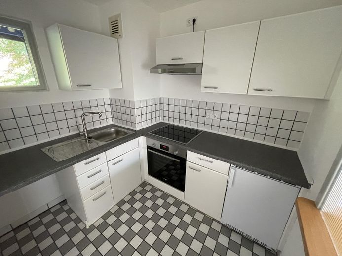 Güneybatı balkonlu, aydınlık ve yeni tadilat görmüş dubleks daire; sakin konumda – Küche