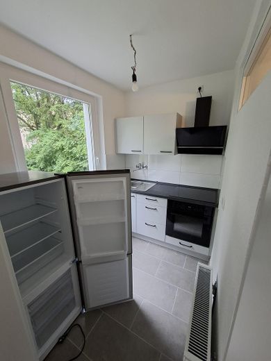 Schöne und sanierte 1-Zimmer Wohnung vollmöbliert direkt an der Uni – Einbauküche/Kühl-Gefrier-Kombi