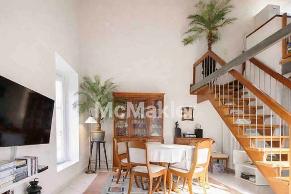 Maisonette unica con ampia terrazza e garage sotterraneo a Stoccarda-Neugereut
