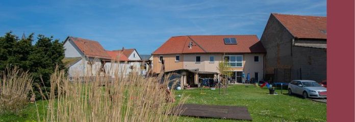 1A-Kapitalanlage: 2 Häuser, Nebengebäude, Baugrund, umschlossener Innenhof, Garten. Top vermietet!
