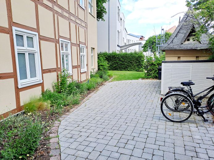Innenhof mit Blick auf Garten