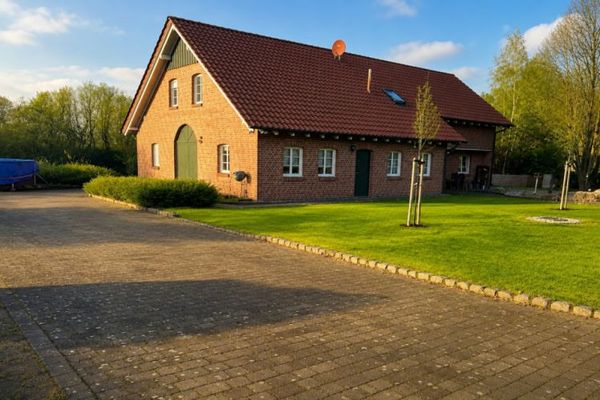 Modernisierter Resthof in Alleinlage