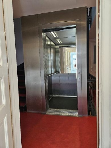 Erstbezug nach Sanierung – 2‑Zimmer‑Wohnung ideal auch für 2er‑WG in Top‑Lage Eppendorf – Aufzug / Treppenhaus