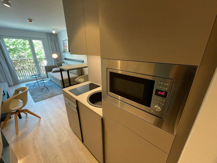 Modernes Apartment im Neubau im Gallusviertel, Monatsweise – Kitchenette