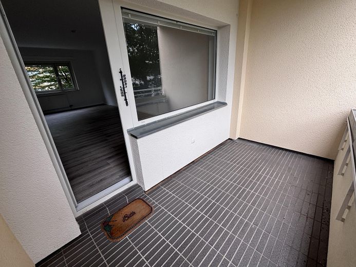 Luminoso apartamento de 3 habitaciones bien distribuido cerca de Bahnhofstr. en Lichtenrade – Großer Süd-Balkon