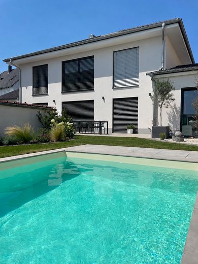 Modernes Traumhaus mit Pool - großzügiges Wohnen in Steinfeld – Schwimmbad