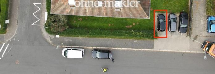 PKW-Stellplatz in Friedberg (links) – ab sofort verfügbar