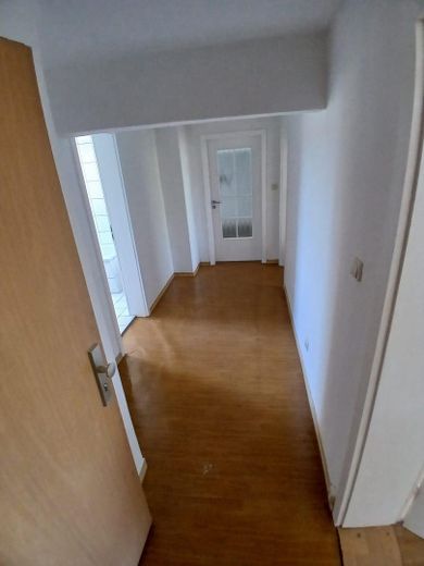 Schöne 4-Zimmerwohnung zentral gelegen zu vermieten – Eingangsbereich