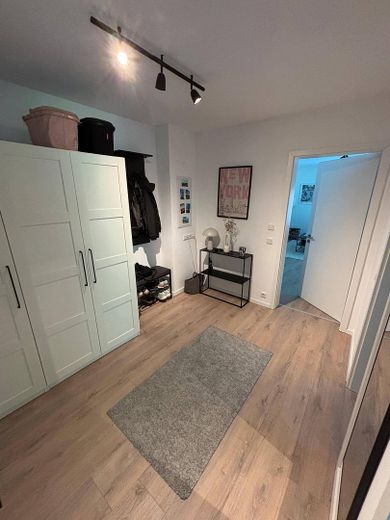 SHS (zentrumsnah): ETW (Bj. 2023) im EG | 2,5 ZKB ca. 70 m² | Keller+Garten, optional Stellplatz – Flur