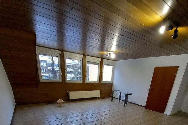 Helles Appartment, ca. 43m², große Fensterfront, 1.OG