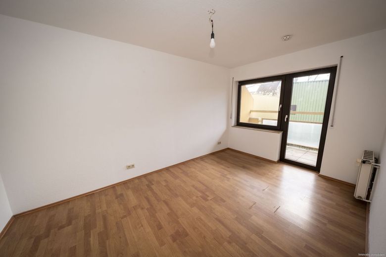 Hell und modern gehaltene Eigentumswohnung mit Balkon in zentraler Lage von Saarbrücken – Schlafzimmer