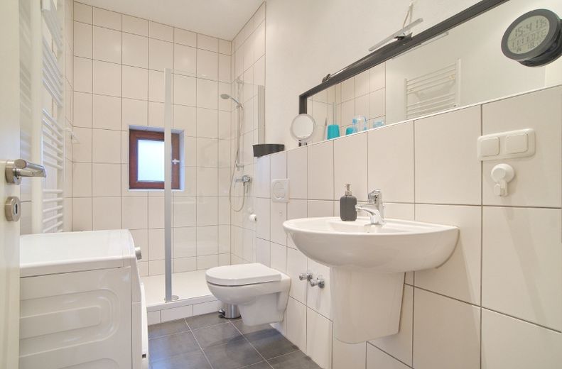 Helle, schöne Wohnung mit Komplettausstattung, Waschmaschine etc., ruhig gelegen – 33a247051dc0ada790686955da2b16f991bb7908.jpg