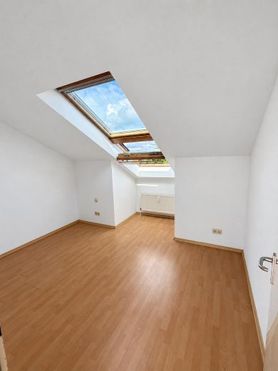 Poddasze z tarasem o powierzchni ok. 28 m² na całej szerokości, 3 pokoje, kilka minut do dworca – Zdjęcie 7
