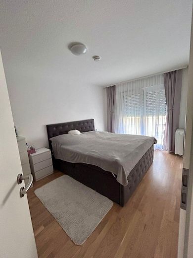 Moderne 2-Zimmer-Neubauwohnung mit hochwertiger EBK - Stilvoll wohnen in bester und ruhiger Lage – Schlafzimmer 1