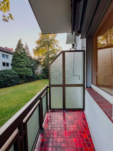 أول سكن بعد التجديد: شقة عصرية من 3 غرف مع شرفة لوجيا – Loggia