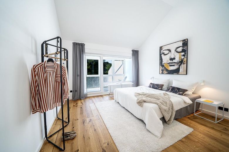 Architekten-Unikat in Neu-Anspach: Moderner Luxus & Erstbezug nach Sanierung – Elternschlafzimmer