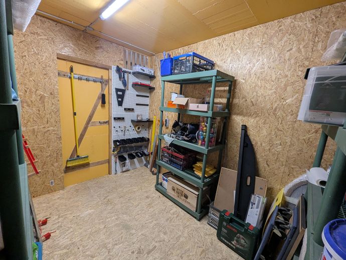 **Provisionsfrei: Komplett renovierte 4-Zi. Wohnung mit Balkon bei München (Haar)** – Keller mit Strom und Licht