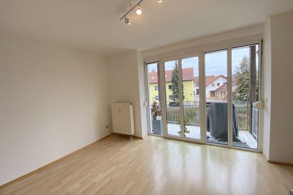Charmante 3-Zimmer-Wohnung mit Südbalkon und zwei Stellplätzen