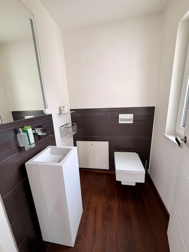 Limburg şehir merkezinde lüks penthouse – 196 m², katedral manzarası, whirlpool ve Gaggenau mutfak – Gäste WC