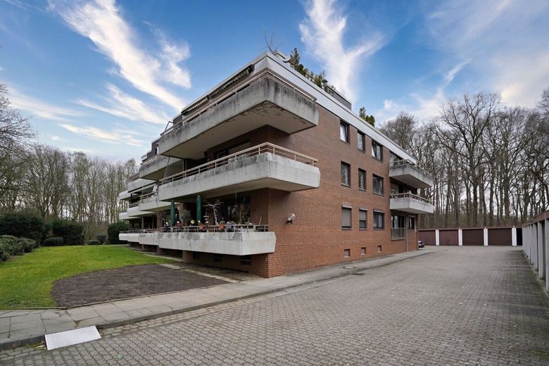 Wohnen am Stadtpark Langenhagen: Gut geschnittene Wohnung mit großem Balkon und Garage – Seitenansicht I
