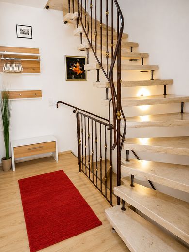 Modernisiertes Familienhaus mit Sonnengarten, Garage & Ausbaureserve – Flur