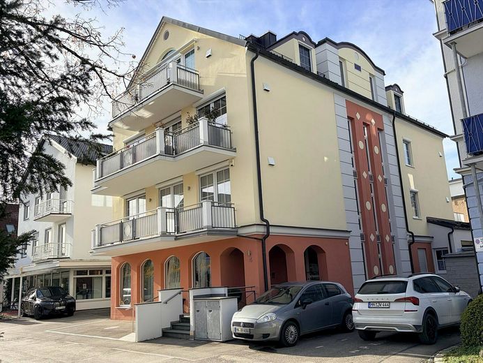 Exclusive 3-Zimmer-Etagenwohnung in Bestlage - Komfortabel, barrierefrei, Lift & ideal für Paare – Hausansicht 3