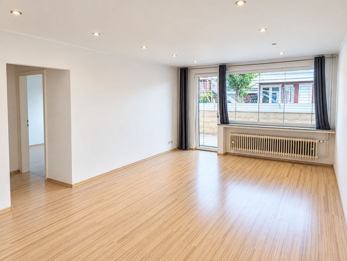 Appartamento di proprietà con terrazza esposta a sud e garage in casa bifamiliare – senza provvigione – Wohnzimmer