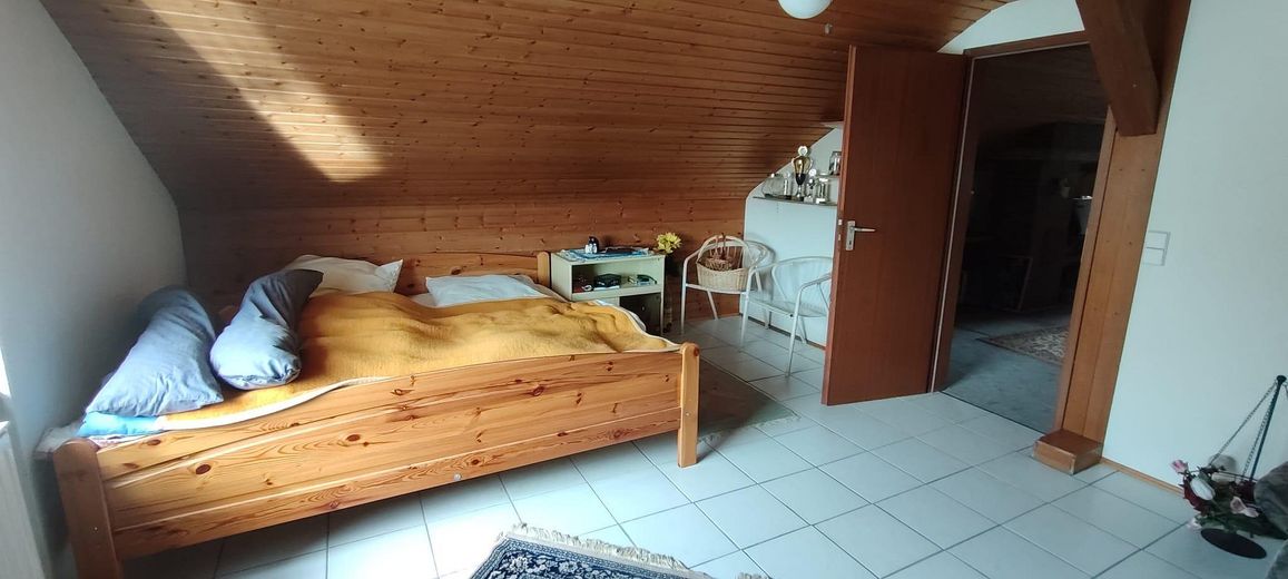 Einfamilienhaus mit Einliegerwohnung, Wintergarten, Garage und Gartenparadies auf 708 m2 – DG 1Zimmer ausgebaut