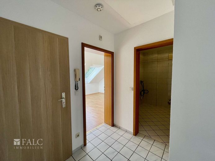 Attraktive 2 Zimmer Wohnung mit Parkplatz und Balkon – Flur