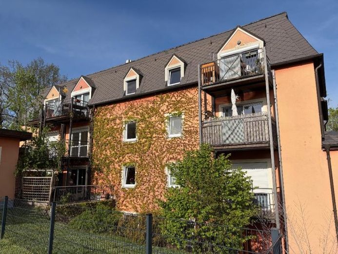 Radebeul-Lindenau: Ruhige 2-Zimmer-Single-Dachwohnung mit Balkon und Bad mit Dusche – Foto 1