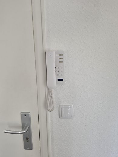 2 Zi.-Wohnung • Hell, modern & komfortabel • Ankommen und wohlfühlen – Sprechen + Türöffnung 