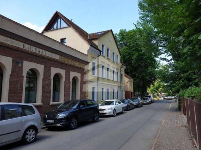 BUERO.flächen in repräsentative Bürohaus mit Garten und Park-Blick – Foto 1