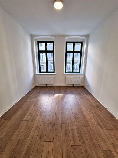 Modernes Wohnen im energetischen Denkmal – 3-Raum-Wohnung im Hochparterre (inkl. Einbauküche) – Zi 1.16 mit 2 Fentern