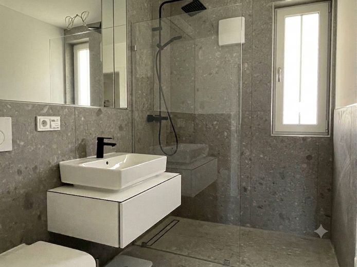 First occupancy – garden maisonette with high-quality fittings – Duschbad im EG