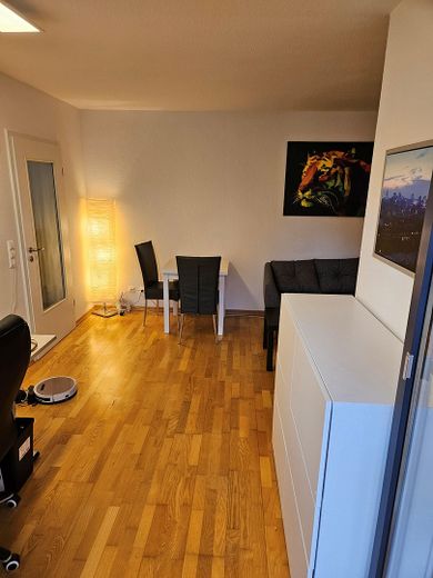Schöne, ruhige und helle 3-Zimmerwohnung gegenüber Skyline Plaza – Essbereich