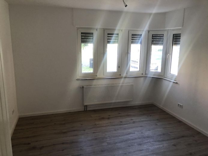 Zentral gelegene sanierte 2-Zimmer EG Wohnung Lev Schlebusch mit Terrasse – Schlafzimmer