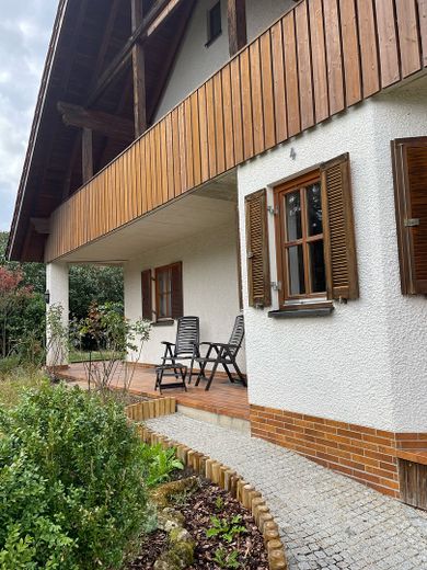 Top 3-Zimmer-Wohnung mit 102qm, ruhig, EBK, Garage, 92280 Kastl, Garten, auf Wunsch möbliert – Terrasse Südseite