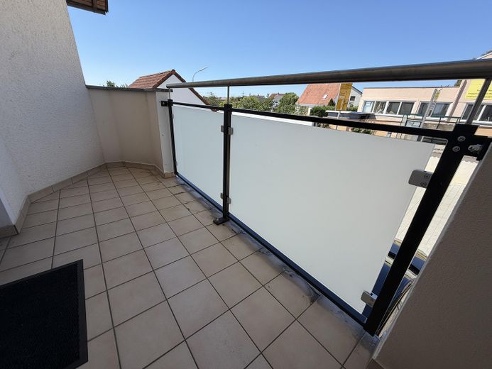 Hepberg’in merkezi konumunda geniş, kapsamlı şekilde yenilenmiş 3 odalı, 1. kat dairesi + 2 balkon – Photo 47