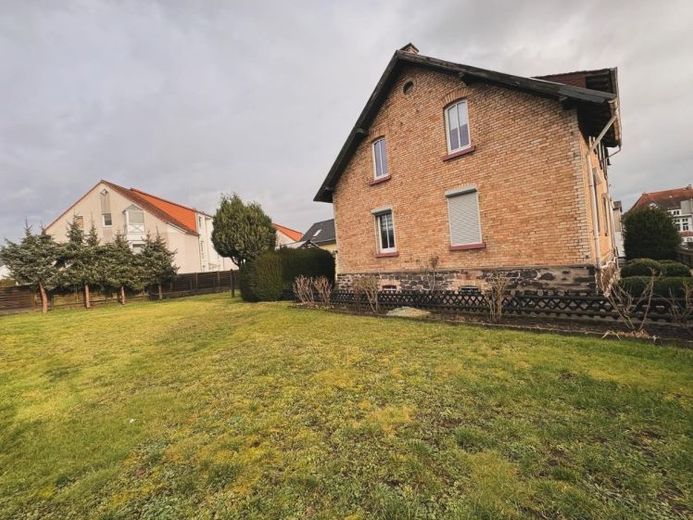 2 moderne Häuser & ein zusätzliches Baugrundstück in Hungen – Foto 1