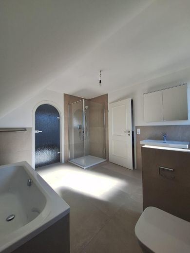 Esclusivo appartamento di 6 locali – Badezimmer