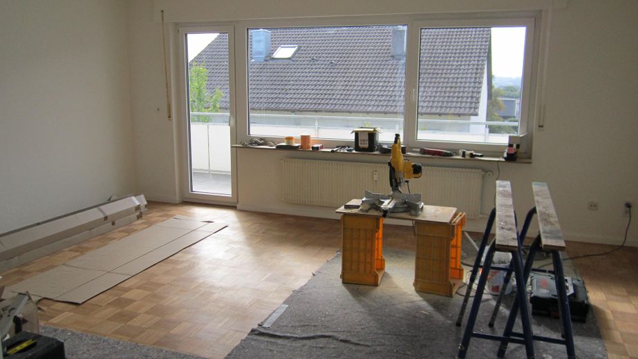 Ruhige zentrale 4,5-Zimmer-Wohnung mit großem Balkon 1. OG Herrenberg Ziegelfeld Wallbox Stellplatz – Wohnen