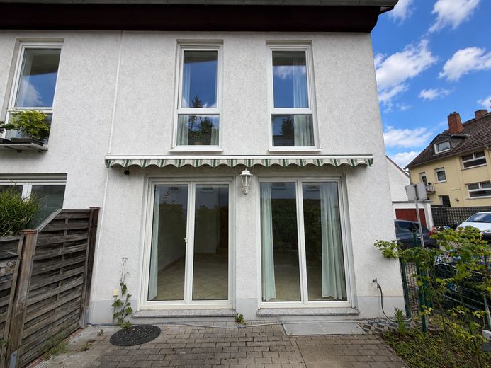 *Reihenendhaus in ruhiger Lage von FFM-Griesheim* – Außenansicht