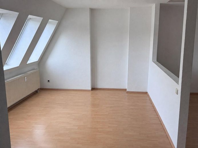 1-Zimmer-Dachgeschosswohnung mit Loft-Charakter in bester Innenstadtlage! – Wohnzimmer