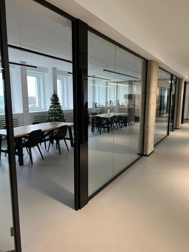Langfristige Untervermietung | Moderne Co-Working Arbeitsplätze| nahe Hauptbahnhof Essen – Flur und Küche