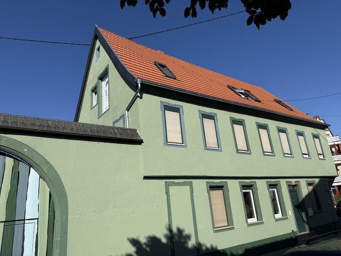 2 ZKB als WG in denkmalgeschütztem Gebäude – Frontansicht der Ostseite